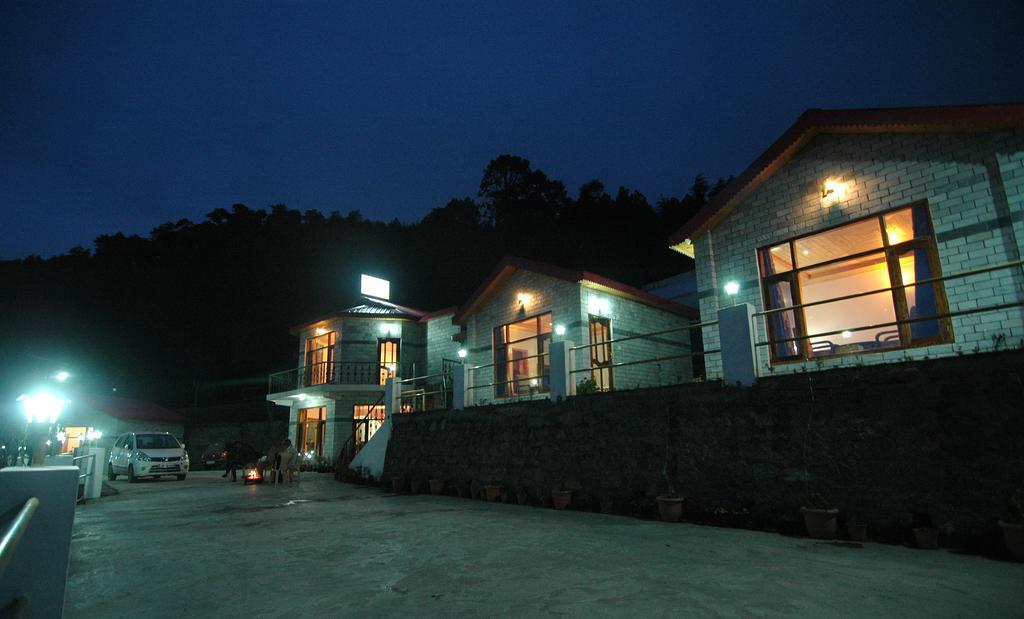 Village Live In Resort Chail Εξωτερικό φωτογραφία